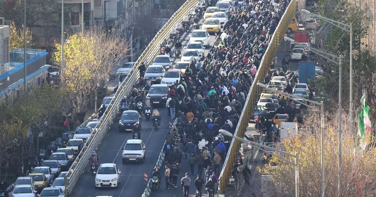 Protesters in Tehran Call for Iran's Reconnection with Global Community