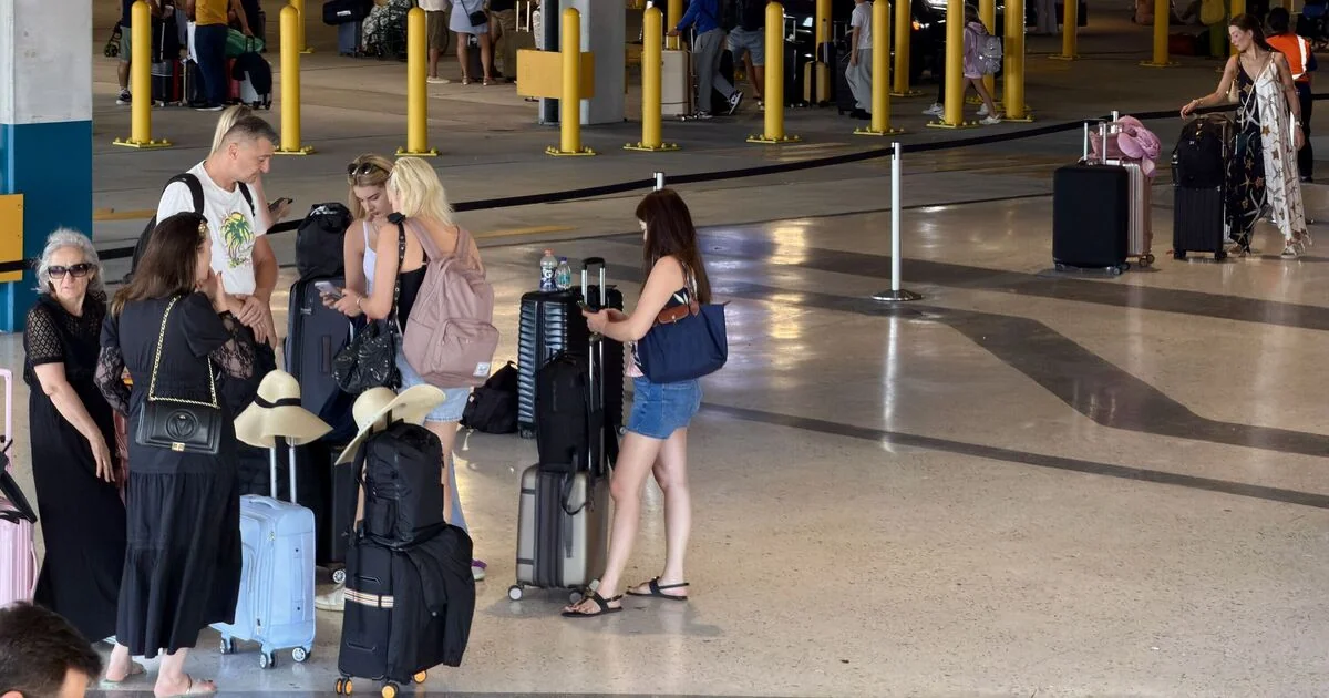 Travel Expert Predicts Gradual Resumption of BA, Etihad, and Emirates Flights