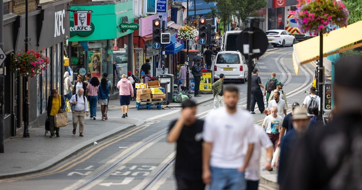 High Street Retailer Nears Administration, Endangering 1,000 Jobs