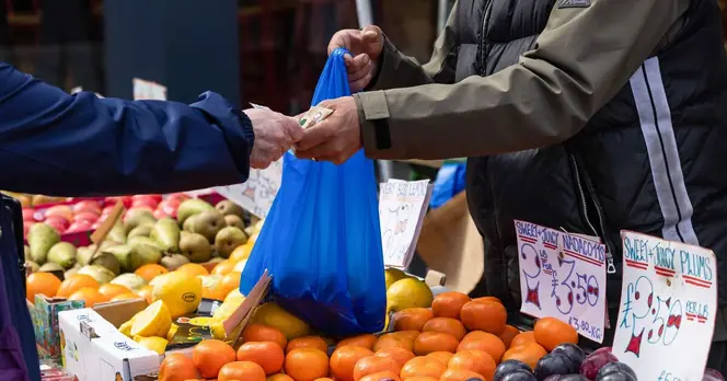 UK Households Experience Record 17.5% Drop in Wealth, Poll Reveals