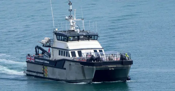 UK Lawyers Withdraw Aid for Small Boat Migrants Facing Deportation Policy