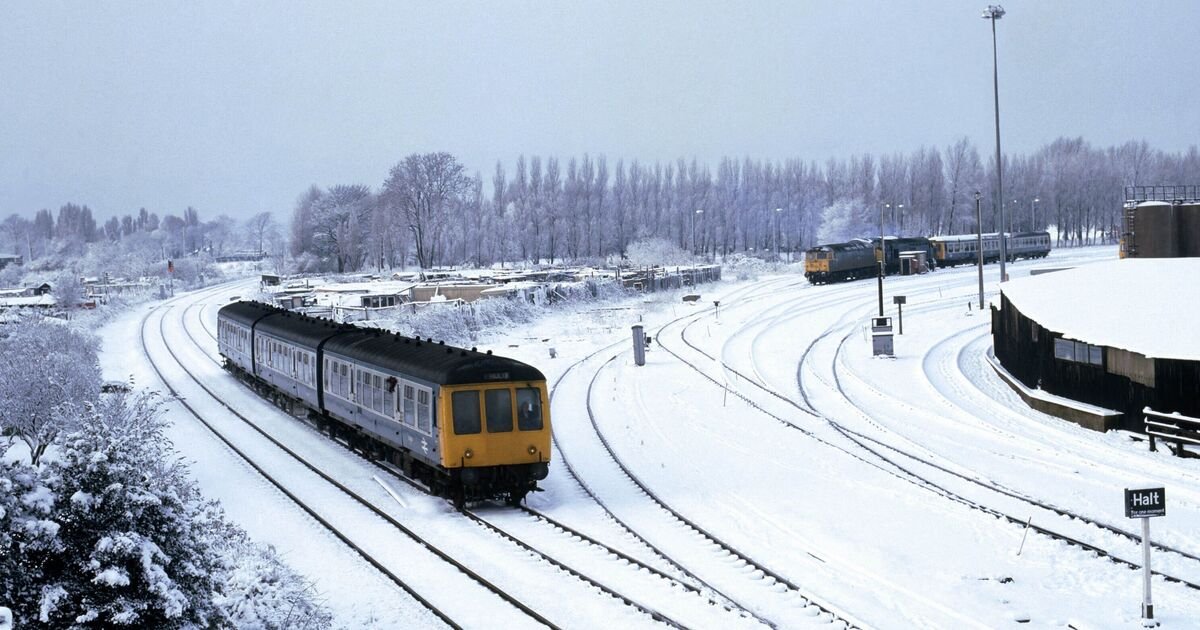 Snow Set to Blanket Ten UK Counties, Causing Travel Disruptions and Hazards