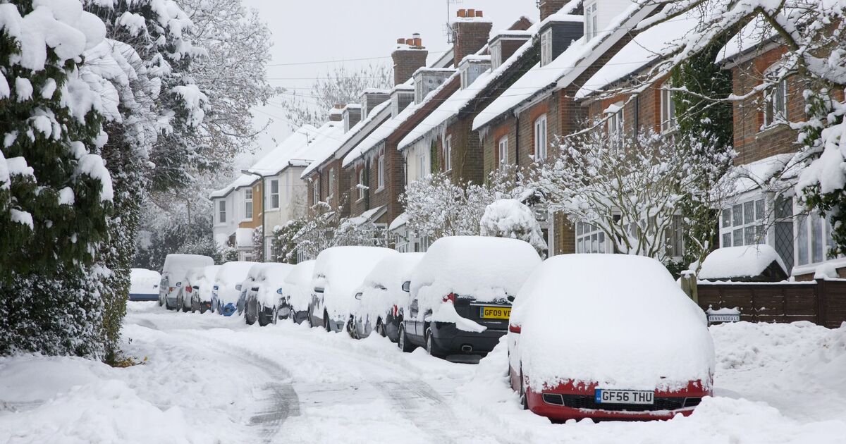 Heavy Snowfall Affects 43 UK Areas, With Up to 23cm Expected