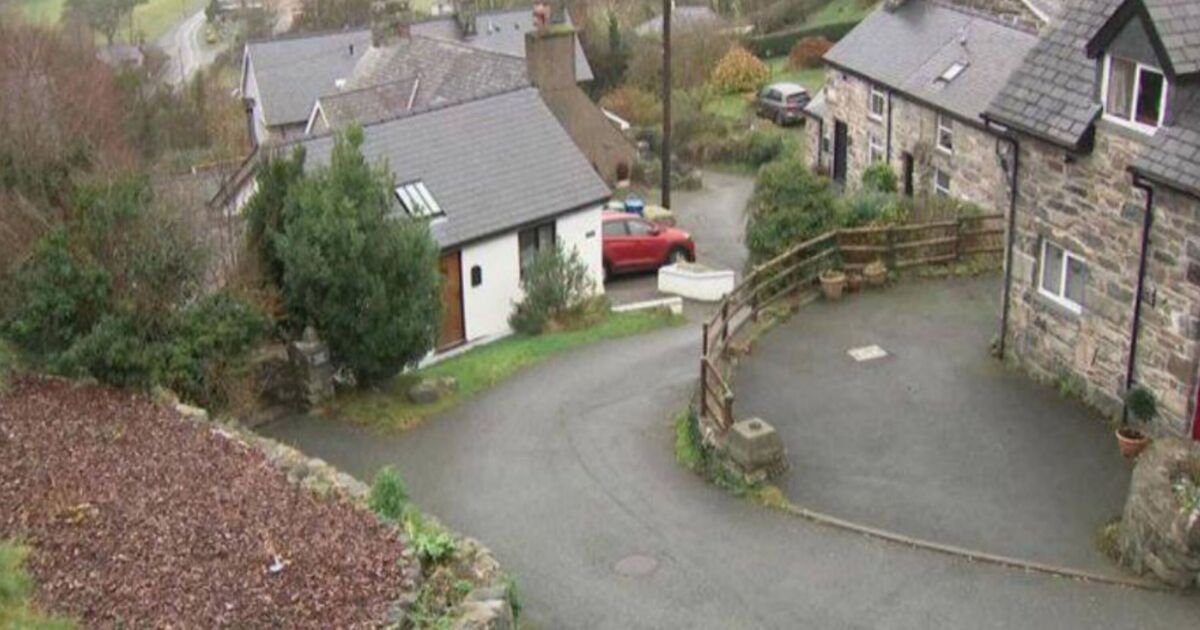 Warning Issued to Drivers Over UK's Steepest Street in Harlech