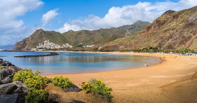 UK Tourists Adjust Itineraries, Depart Early from Tenerife Amid Weather Issues