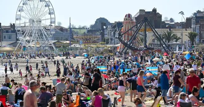 UK Weather Maps Forecast Mini-Heatwave with Temperatures Reaching 26C