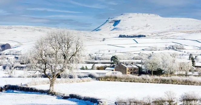 Significant Snowfall Expected Across Southern UK Starting 14 May