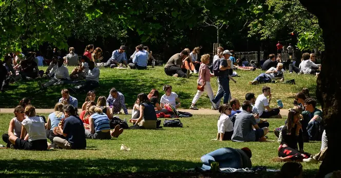 UK Weather Forecast Highlights Upcoming 22C Mini-Heatwave in 13 Cities