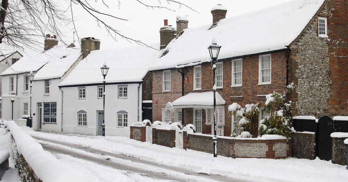 UK Faces Colossal 700-Mile Snow Bomb as Weather Warnings Issued