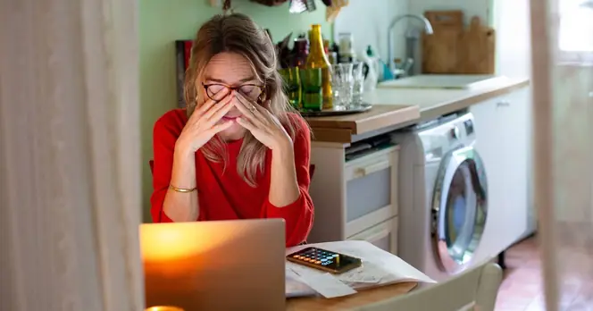 Universal Credit Claimants Warned of £50 Penalty for Reporting Failures