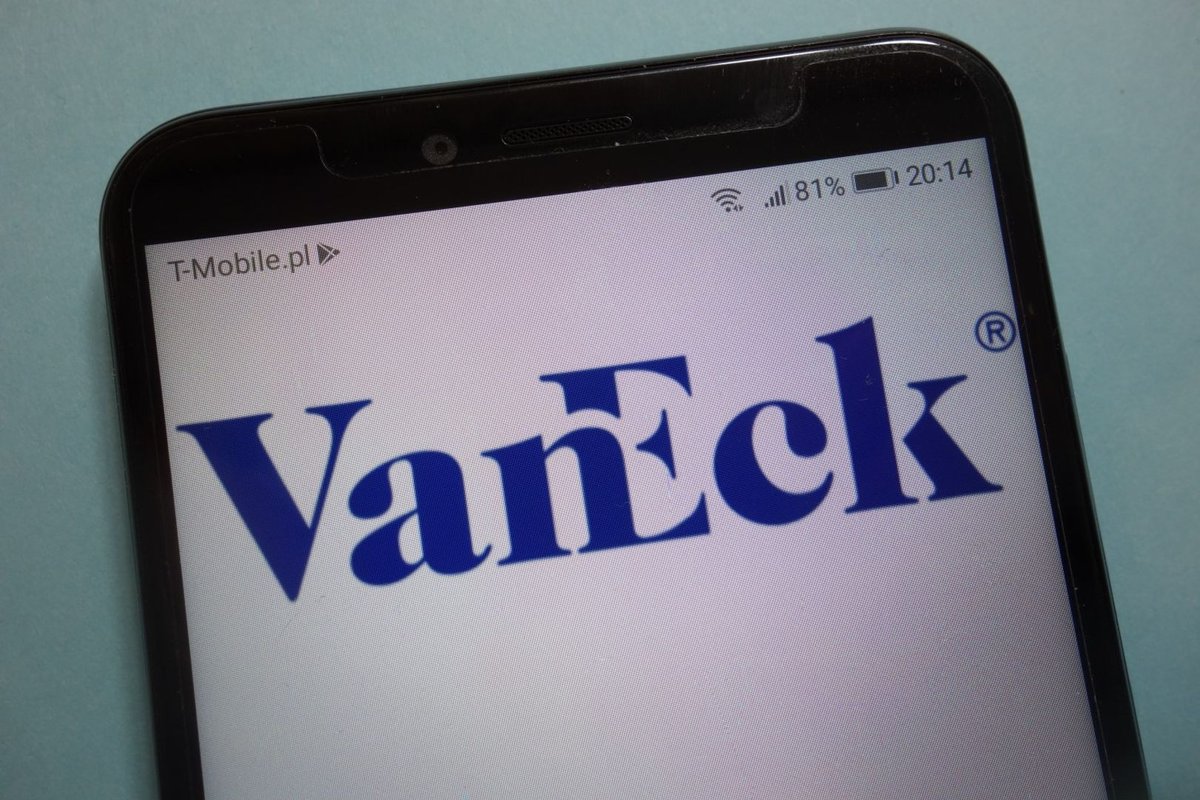 VanEck Files for Avalanche ETF Offering Staking Rewards for Investors