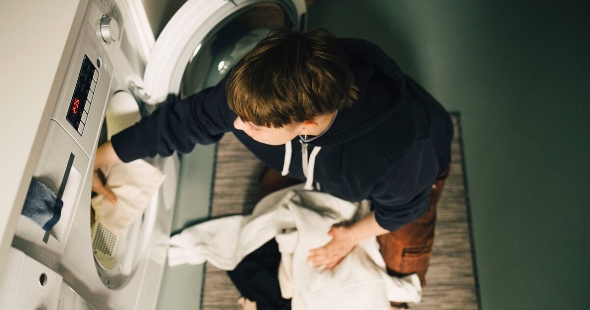 Scientists Identify Optimal Washing Cycle for Longer-Lasting Clothes