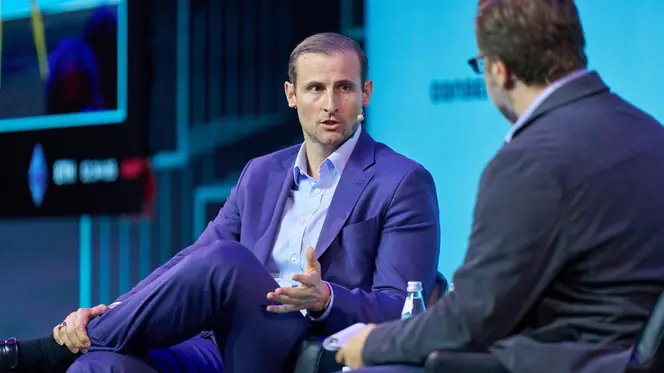 White House Eyes July 4 for Clarity Act Passage, Says Crypto Adviser