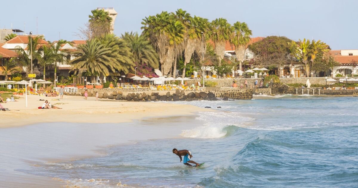 Islands Gain Popularity as Winter Sun Destination with £2.25 Pints