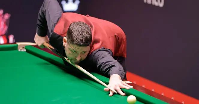 Match at World Seniors Snooker Championship Interrupted by Table Issues